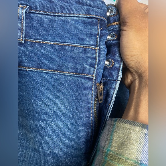 Hi-Waist Skinny Jeans 👖 - Picture 3 of 10